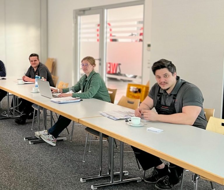 Projektgruppe zur Entgeltneugestaltung bei Schäffer – moderiert durch Herrn Hollstein Projektgruppe zur Entgeltneugestaltung bei Schäffer – moderiert durch Herrn Hollstein